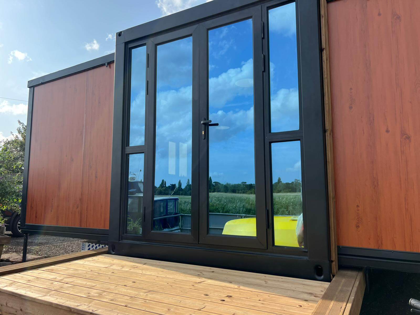 mobile-home-in-england-out-home-londonburg-05