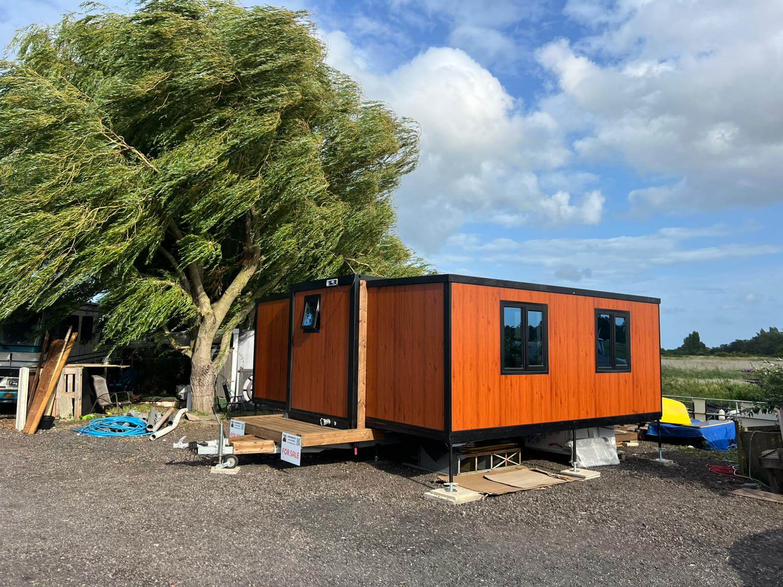 mobile-home-in-england-out-home-londonburg-09